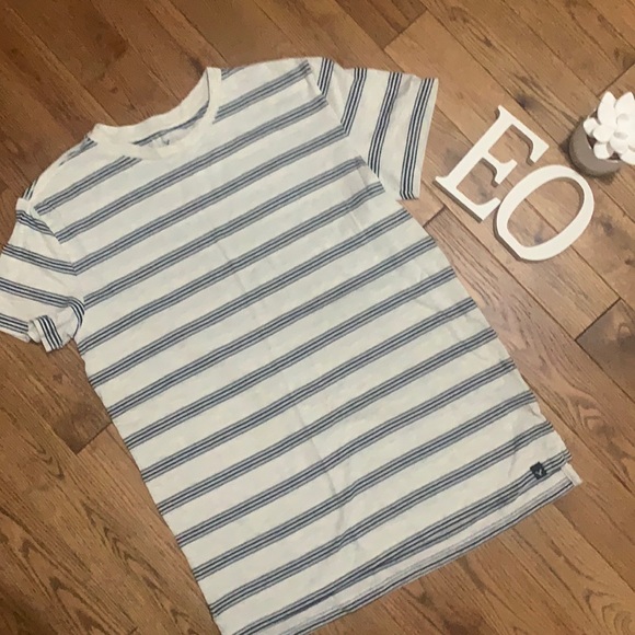 American Eagle T-shirt - Picture 1 of 3